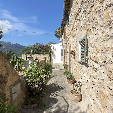 Es Castellet De Bunola